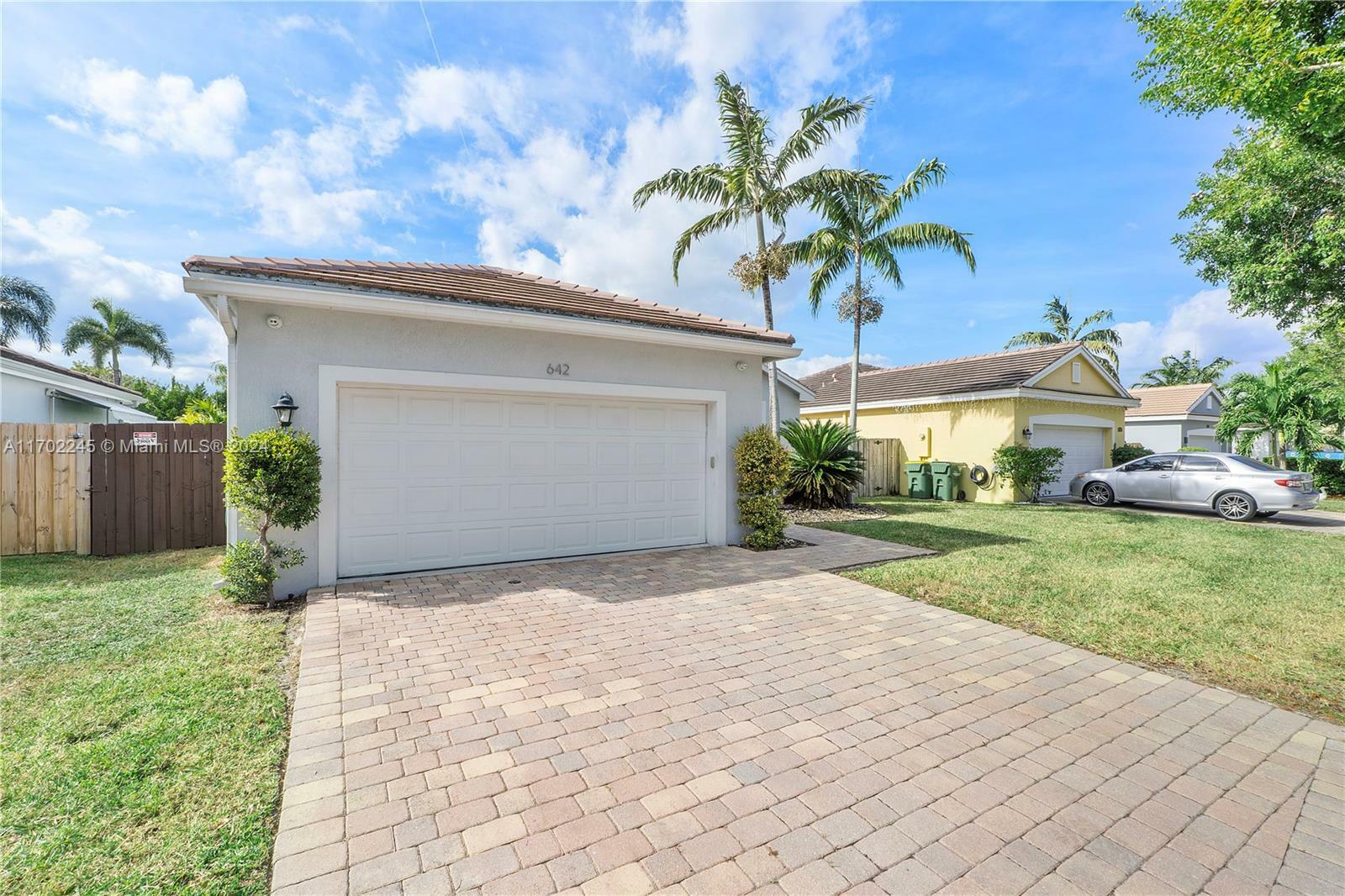 Property Photo:  642 SE 31st Ave  FL 33033 