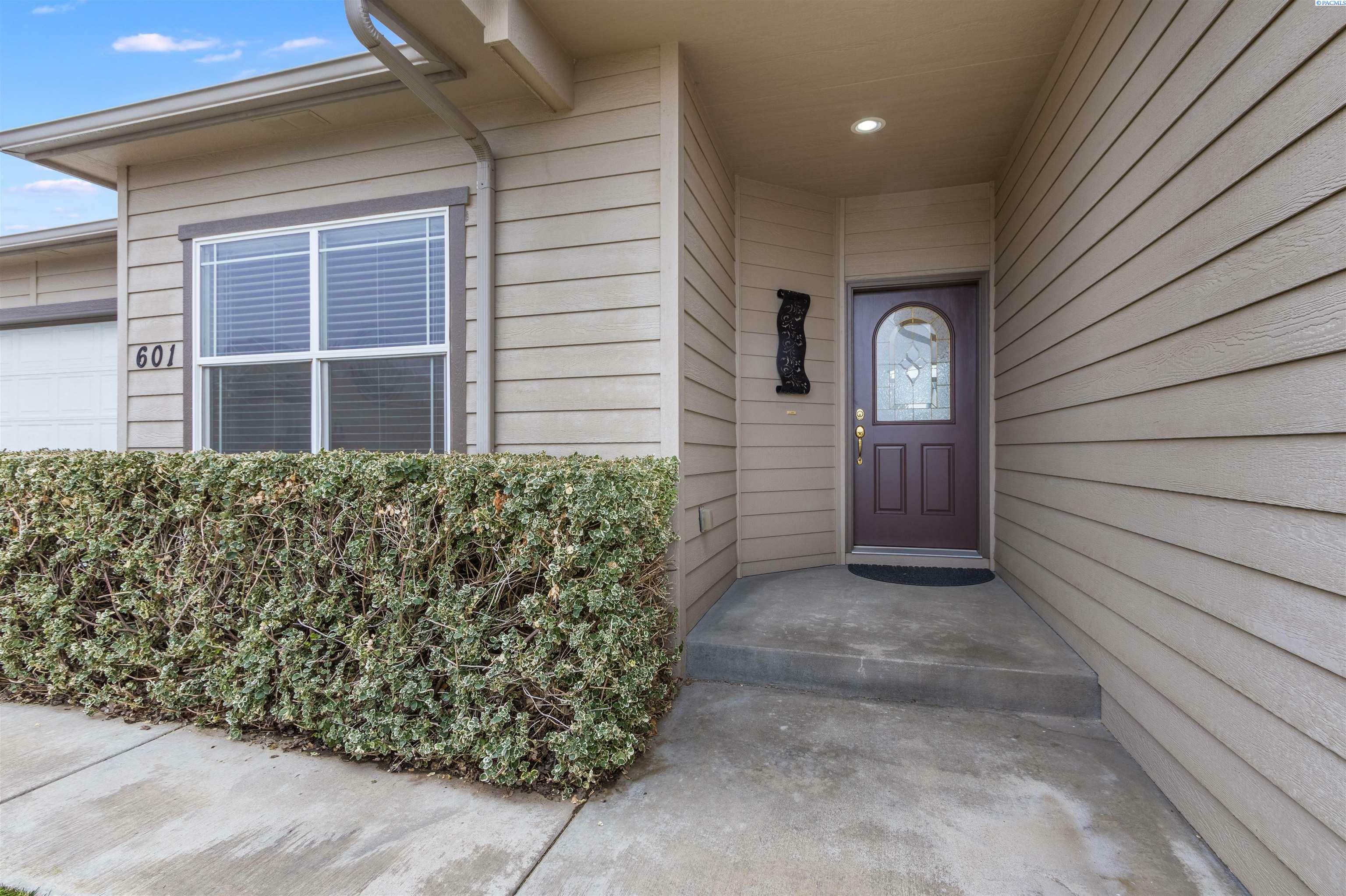 Property Photo:  601 Pinnacle Drive  WA 99353 