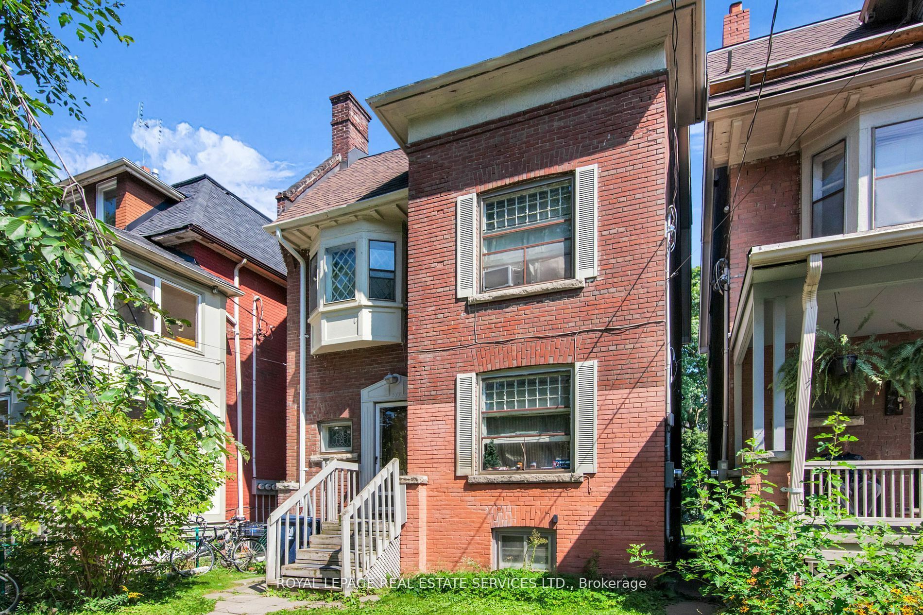 Property Photo:  577 Huron St  ON M5R 2R6 