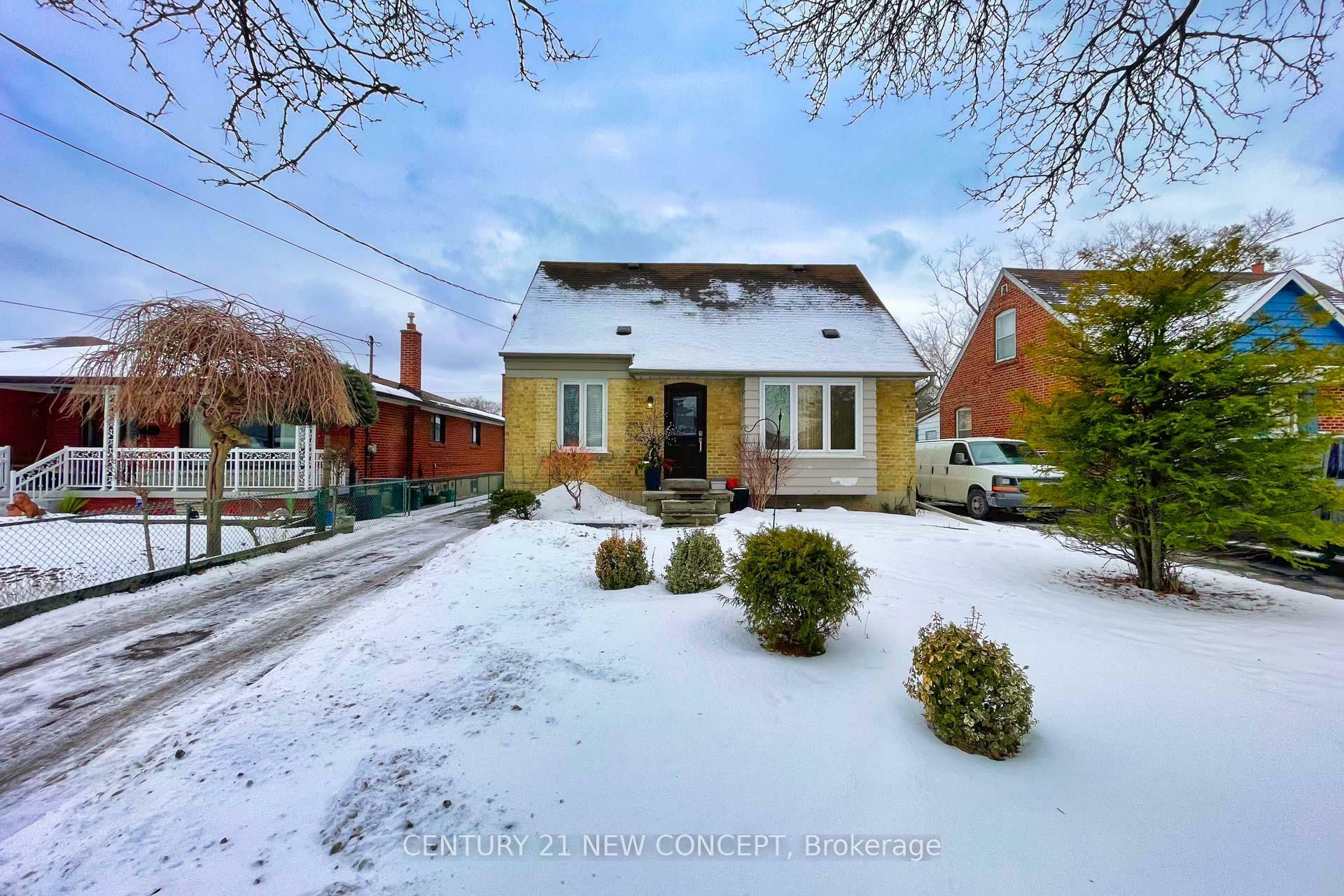Photo de la propriété: 17 Athabaska Ave ON M2M 2T6