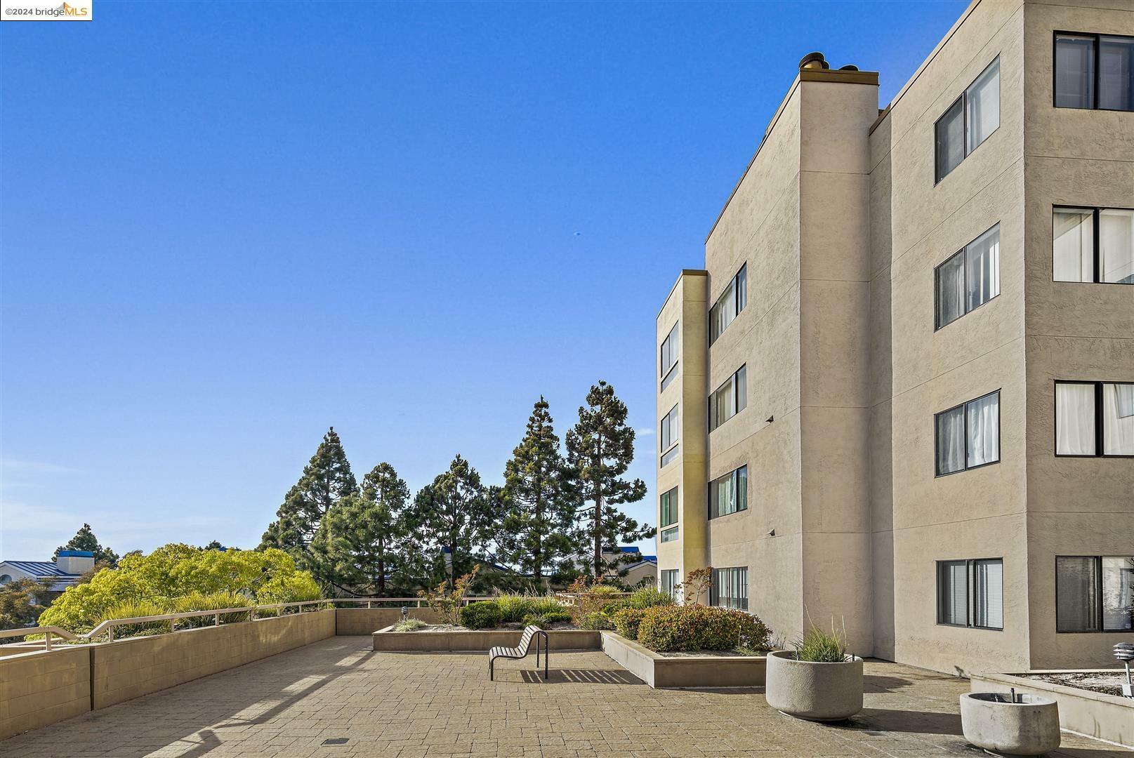 Property Photo:  545 Pierce St 2207  CA 94706 