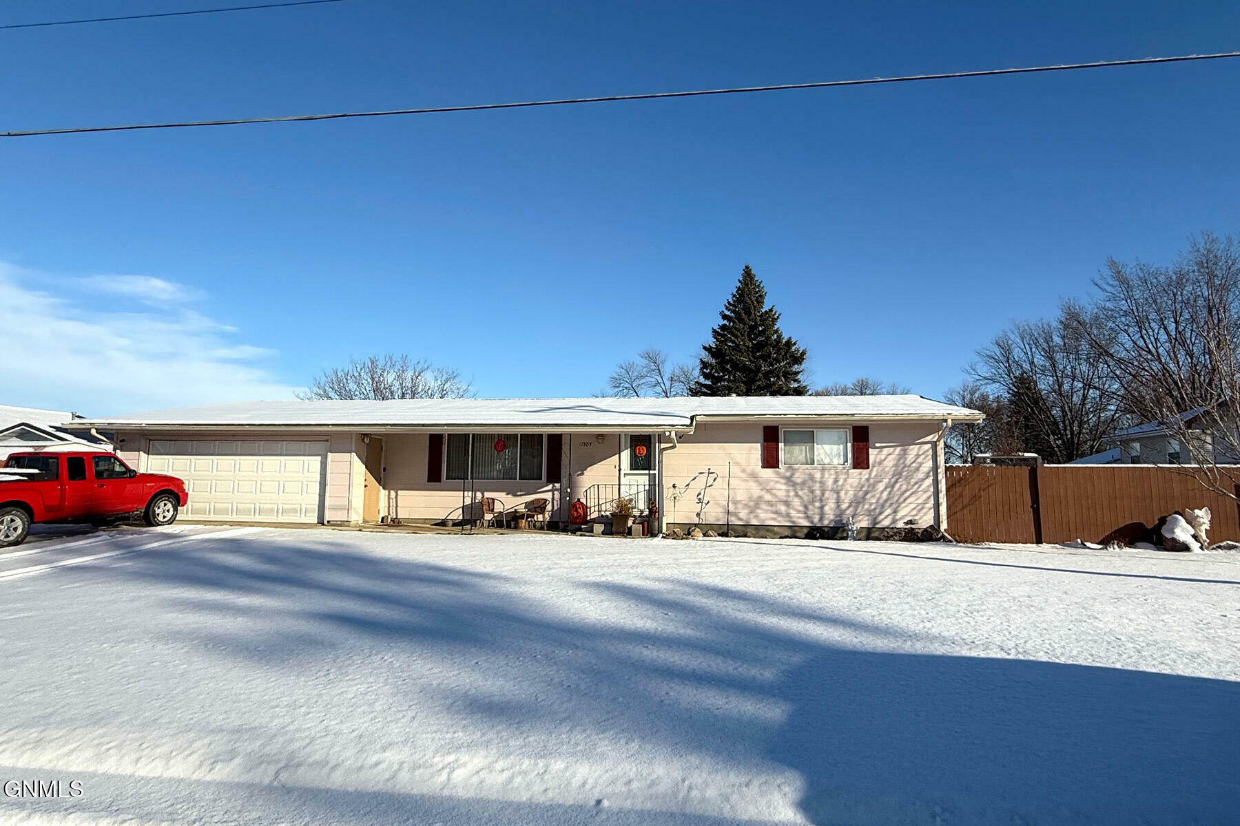 Property Photo:  1505 4th Avenue SW  ND 58401 