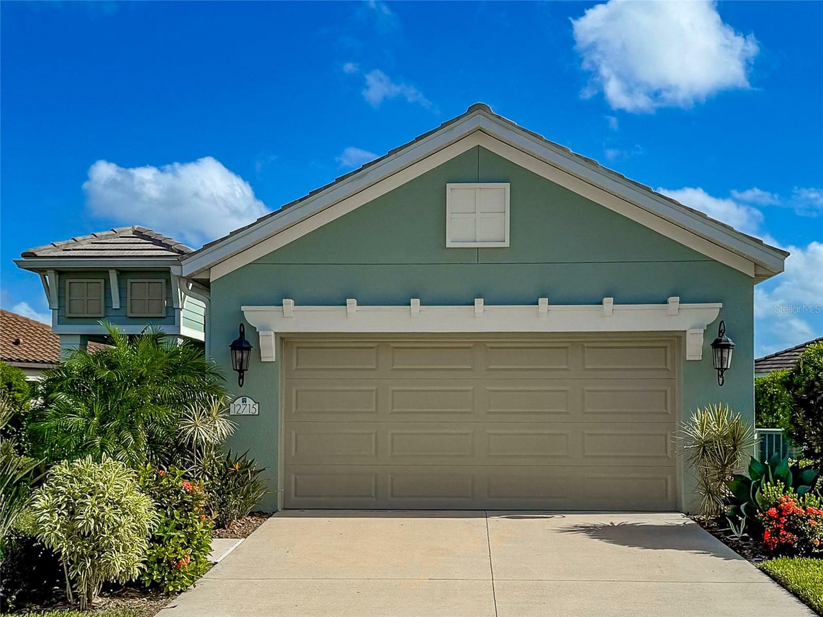 Property Photo: 12715 Coastal Breeze Way FL 34211