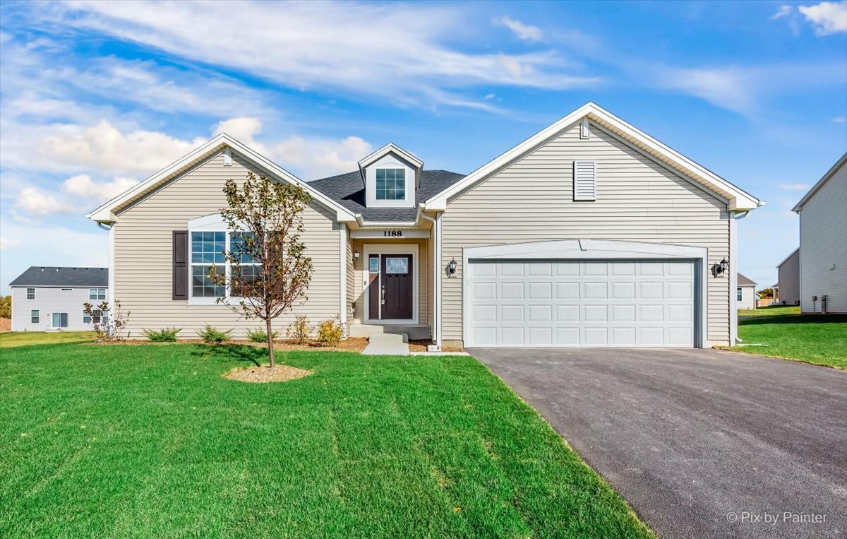 Property Photo:  445 Fairway Lane  IL 60178 