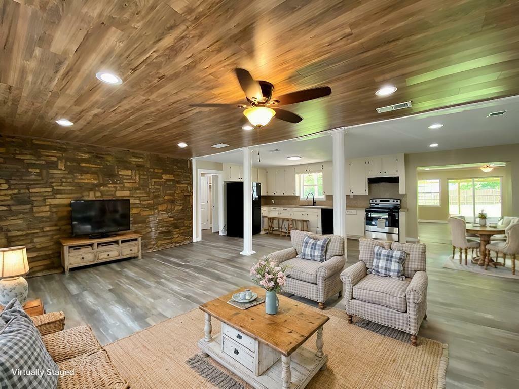 Property Photo: 122 Otteson Lane TX 75901