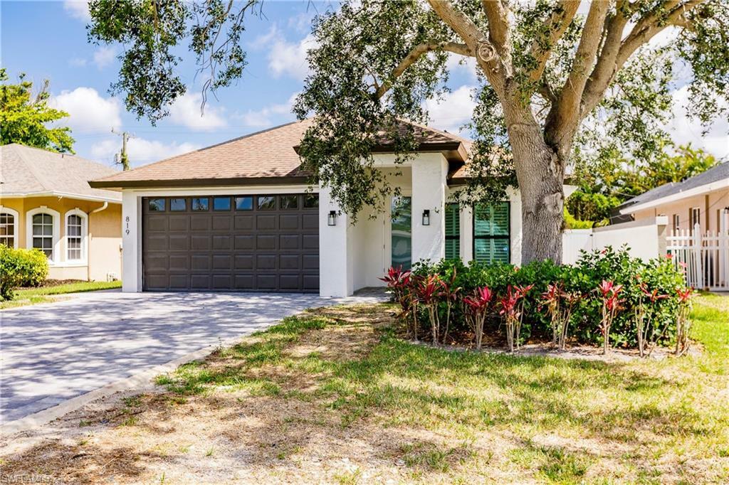 Property Photo: 819 96th Ave N FL 34108