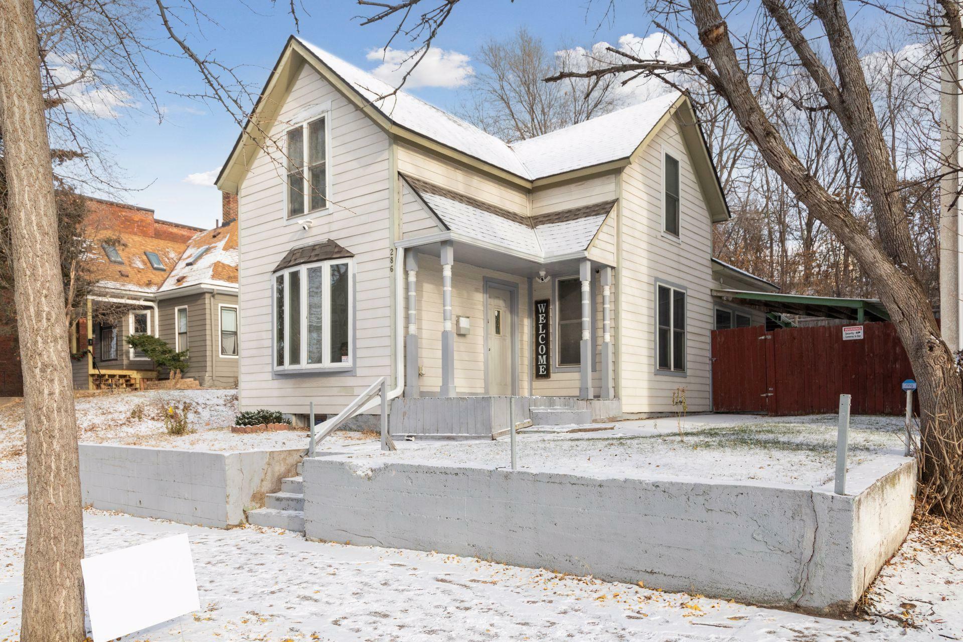 Property Photo:  286 Bates Avenue  MN 55106 