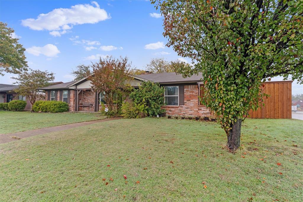 Property Photo:  2131 Poppy Lane  TX 75081 