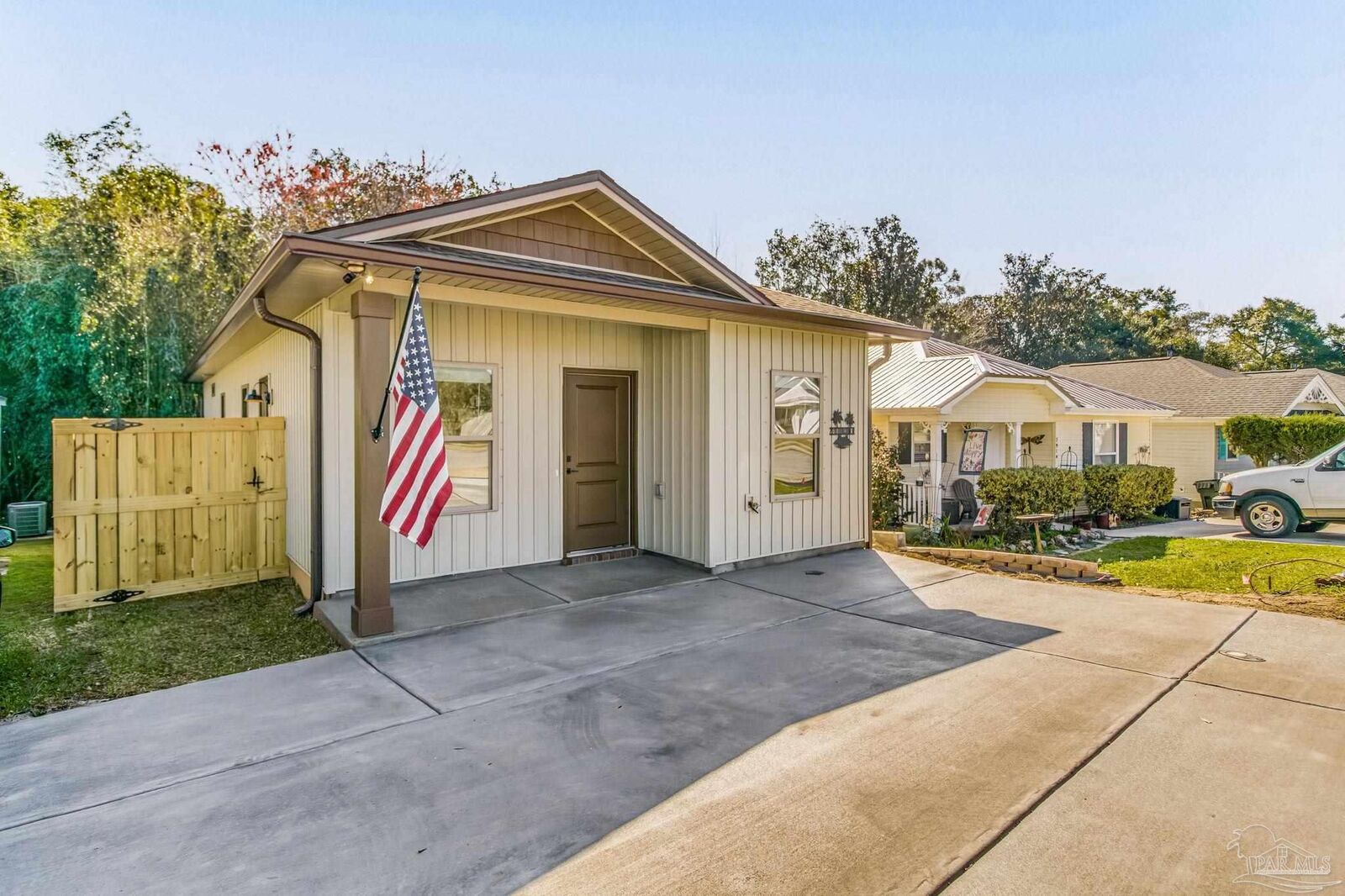 Property Photo:  7918 Heirloom Dr  FL 32514 