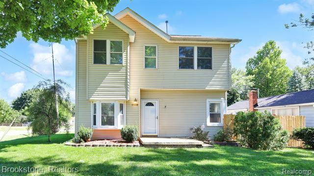 Property Photo:  3105 Saint Clair Drive  MI 48309 