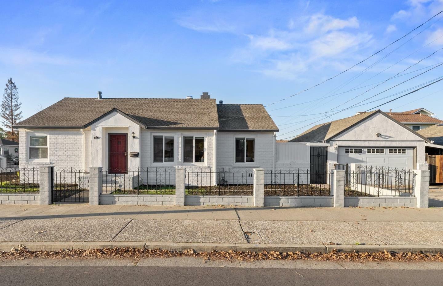 Property Photo:  85 West Rosemary Street  CA 95110 