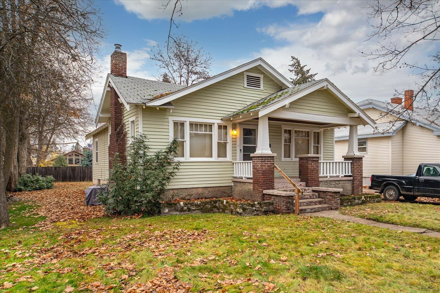 Property Photo:  817 E 32nd Ave  WA 99203 