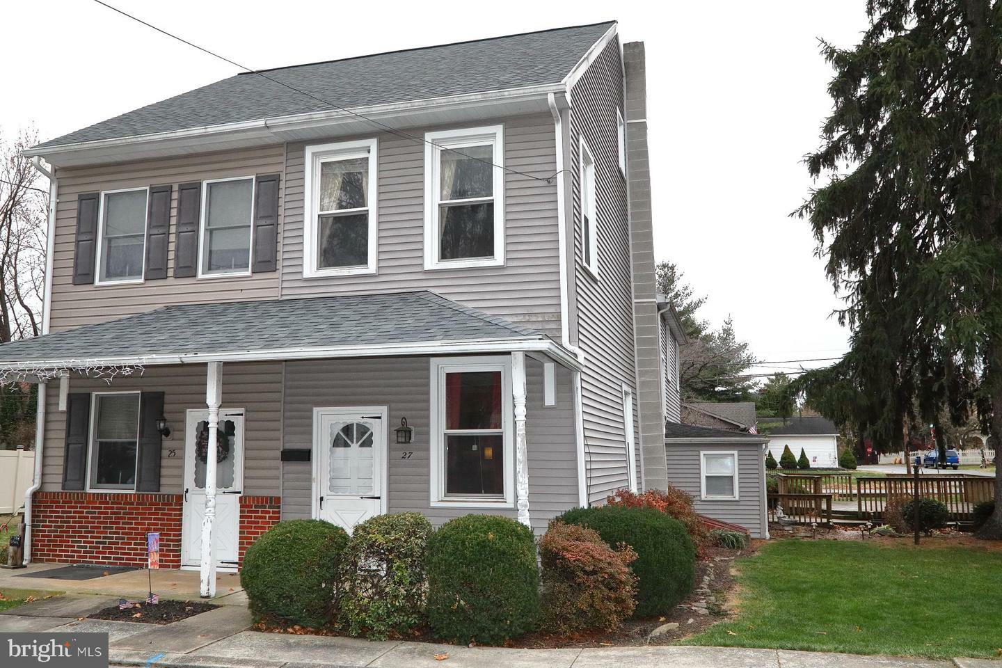 Property Photo:  27 Essex Street  PA 17547 