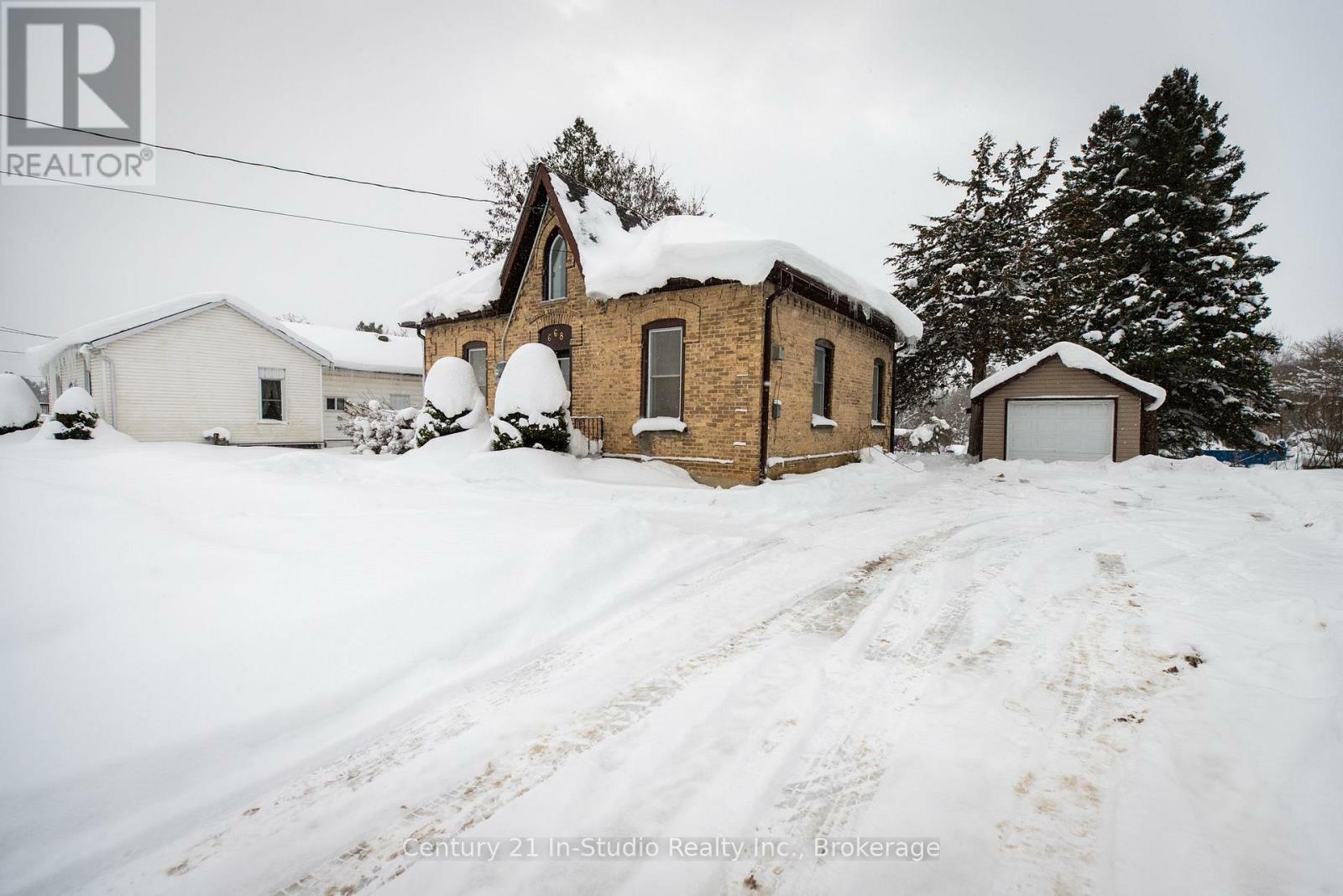 Property Photo:  668 Garafraxa Street South  ON N0G 1R0 