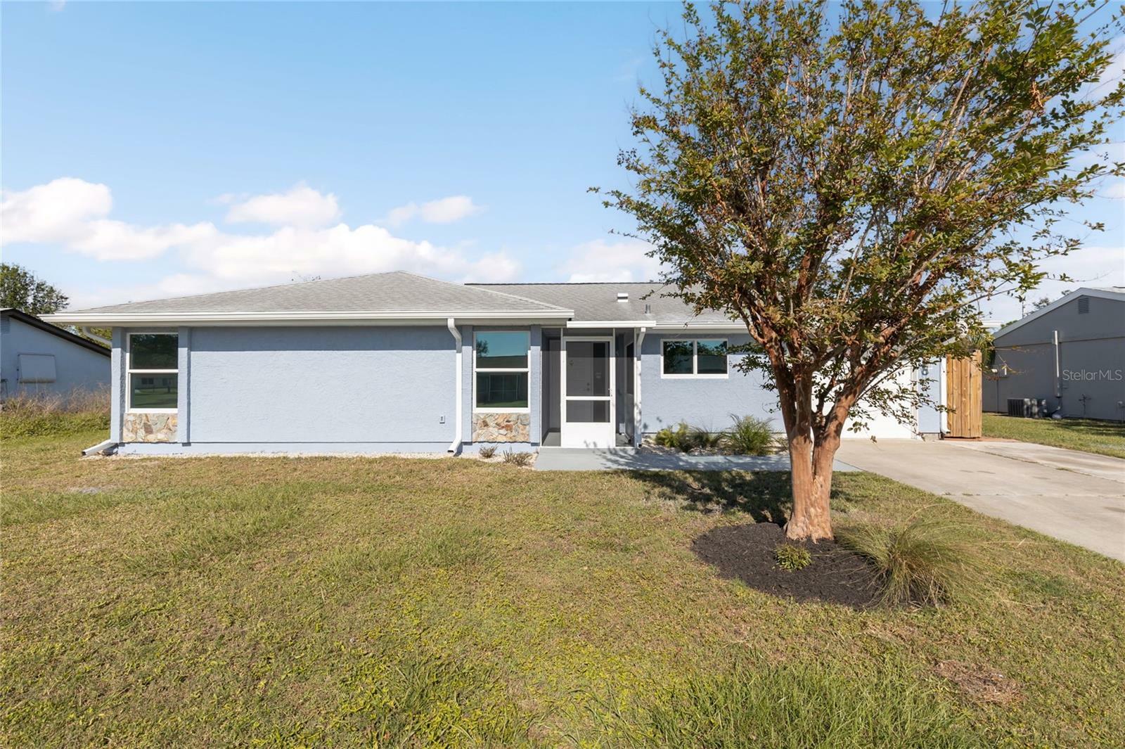 Property Photo:  5744 Kenwood Drive  FL 34287 