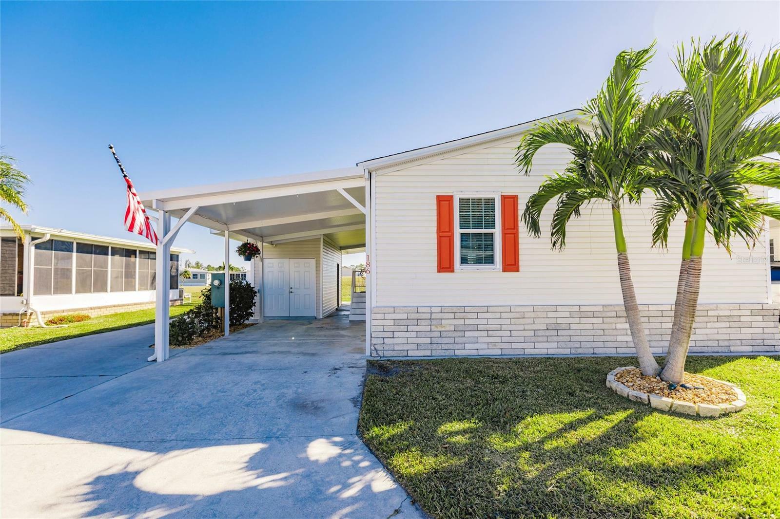 Property Photo:  186 W Manatee Loop  FL 33950 