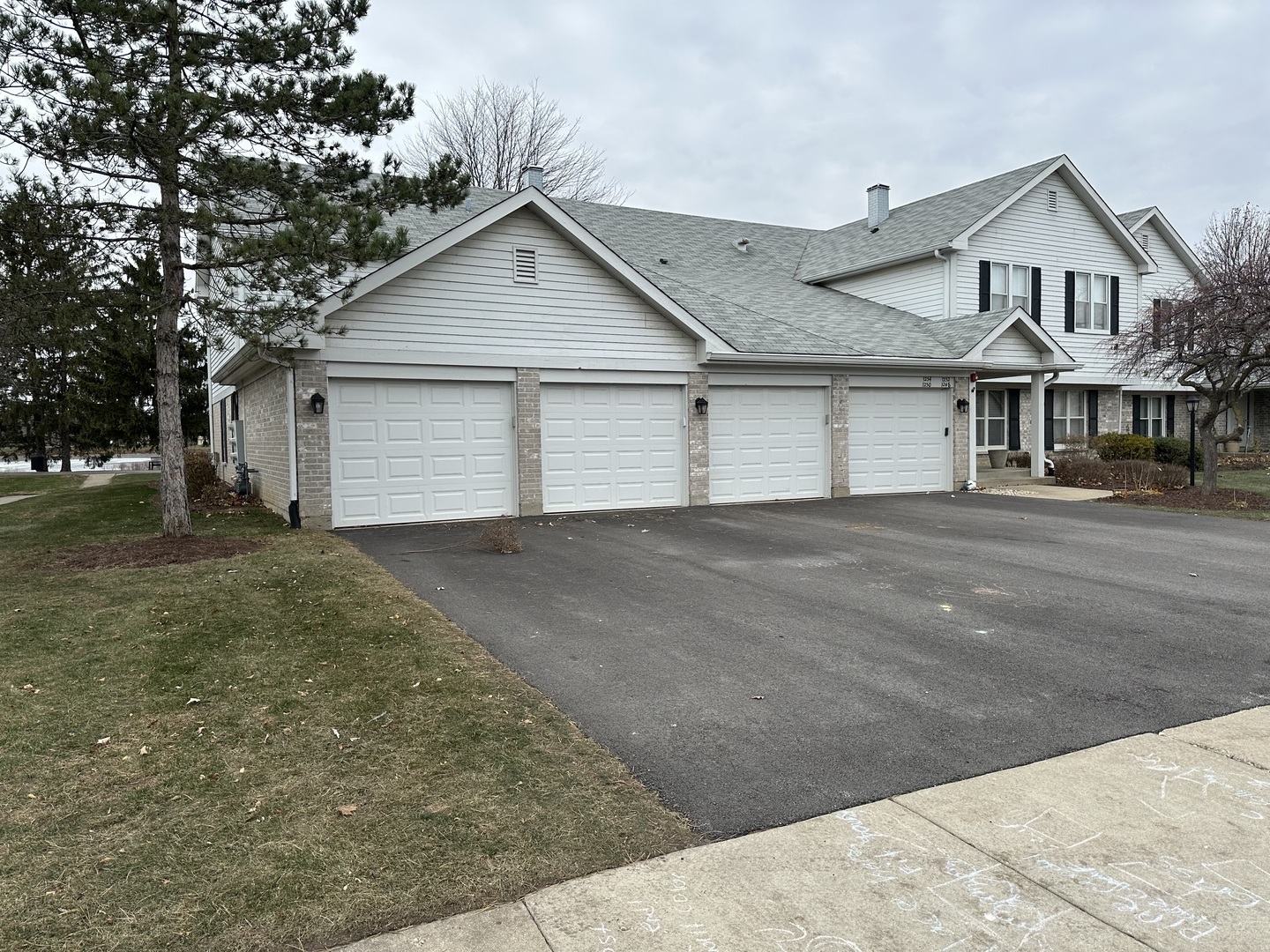 Property Photo:  1250 N Streamwood Lane 338  IL 60061 