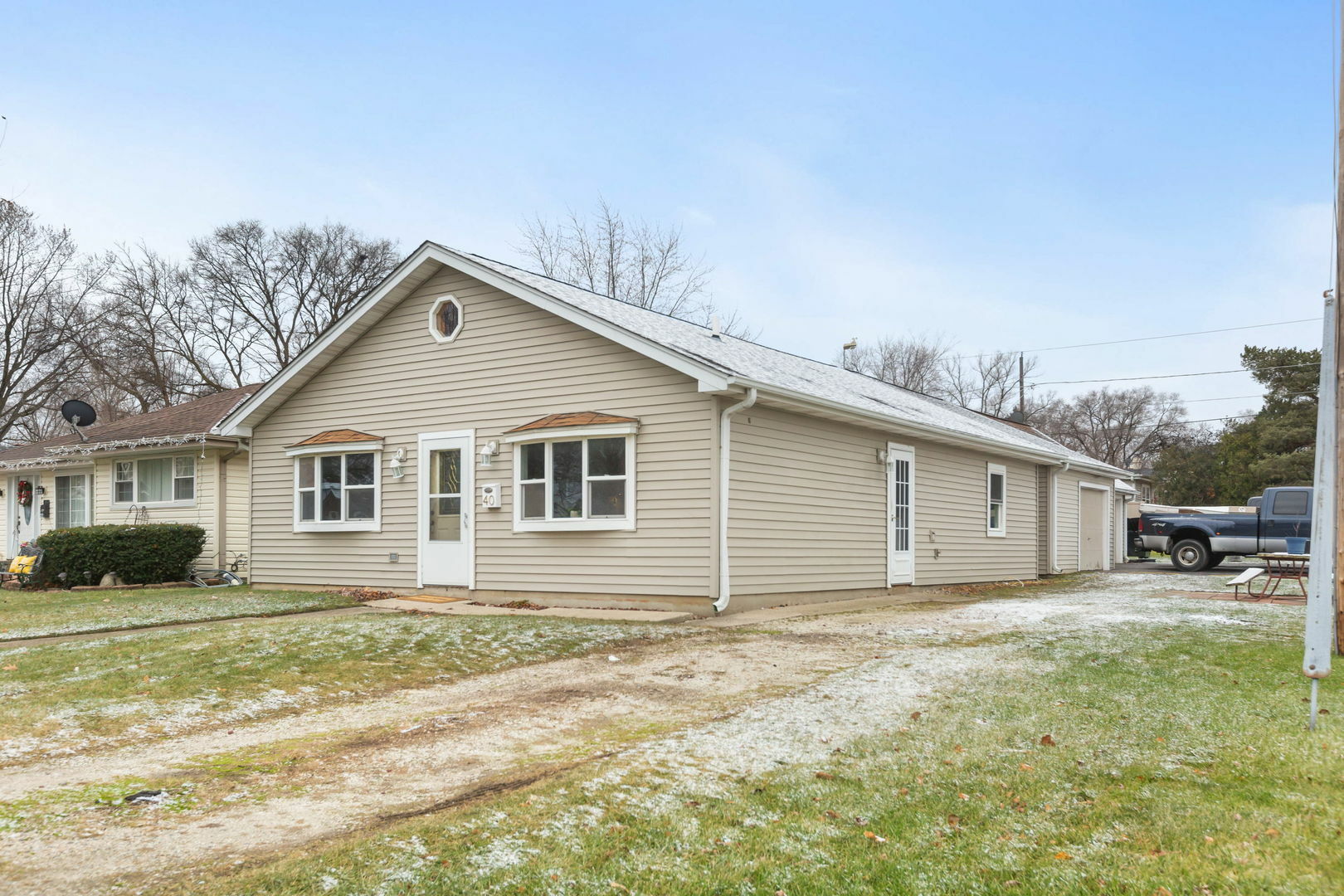 Property Photo:  40 S Hawthorne Boulevard  IL 60060 