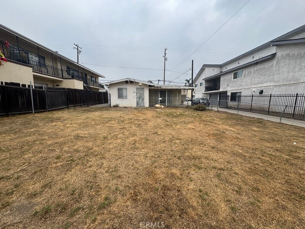 Property Photo:  1600 Freeman Avenue  CA 90804 