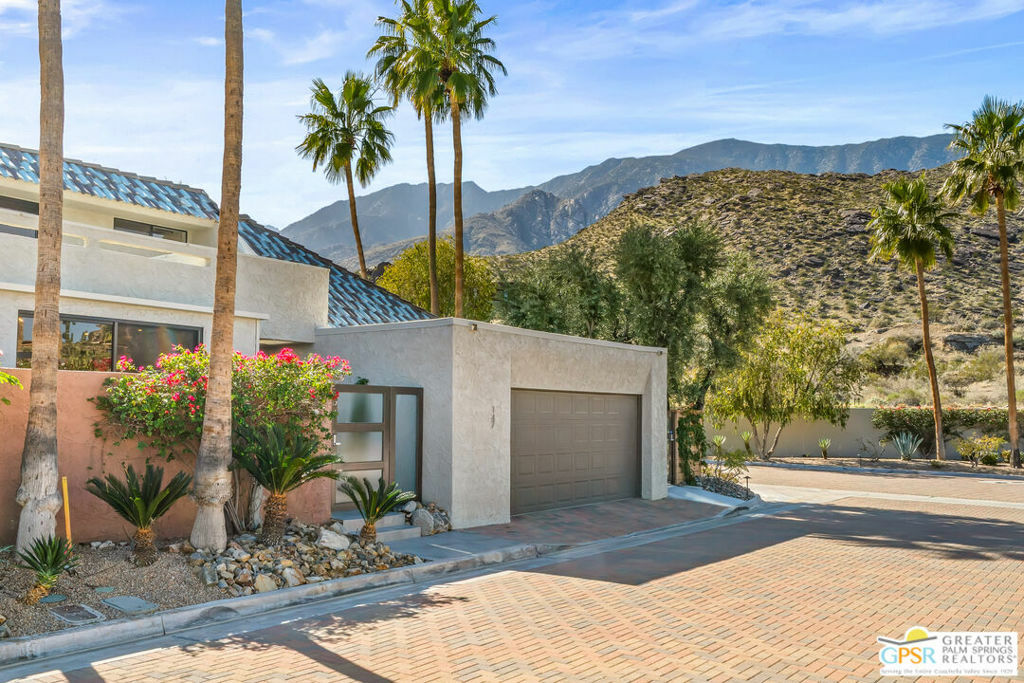 Property Photo: 147 E Perlita Circle CA 92264