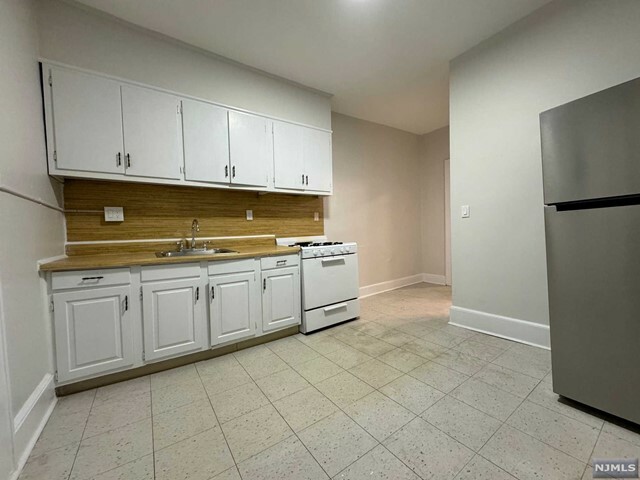 Property Photo:  418 Broad Street 3B  NJ 07003 