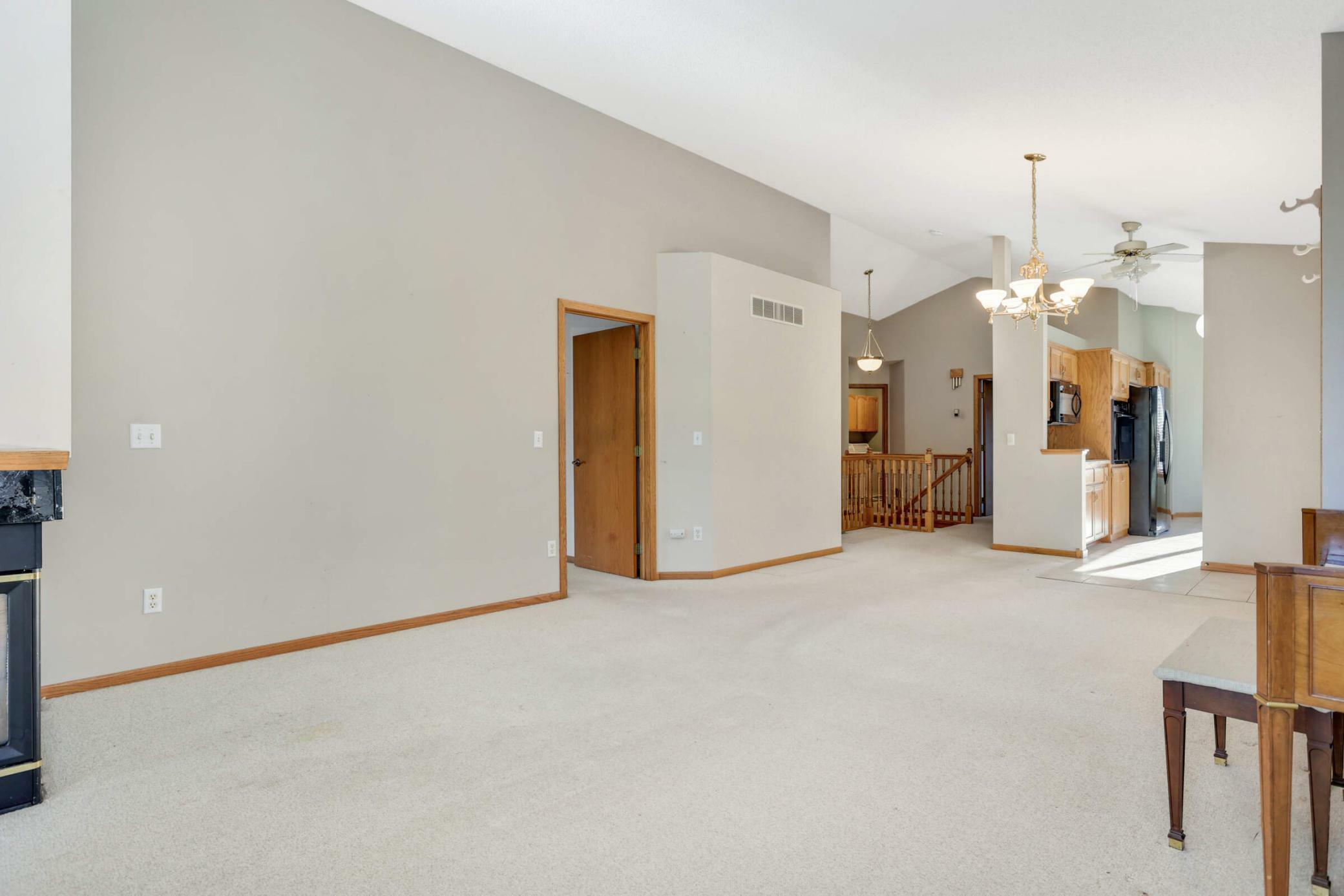 Property Photo:  920 Stratford Lane W  MN 55337 