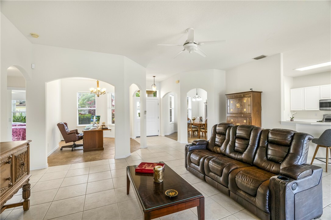 Property Photo:  366 W Key Lime SW  FL 32968 