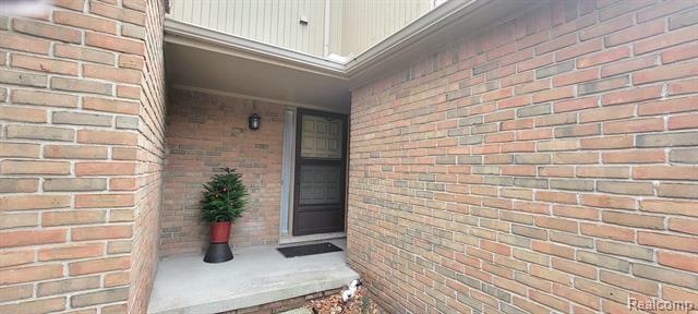 Property Photo:  680 Tennyson 11  MI 48307 