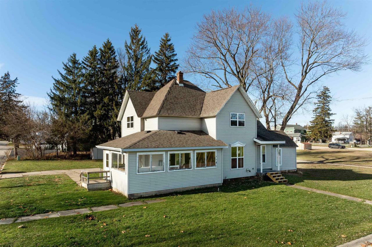 Property Photo:  181 East Franklin Street  WI 53969 