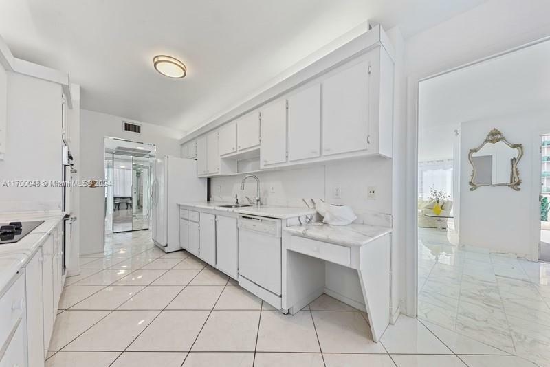 Property Photo:  2751 S Ocean Dr 208S  FL 33019 