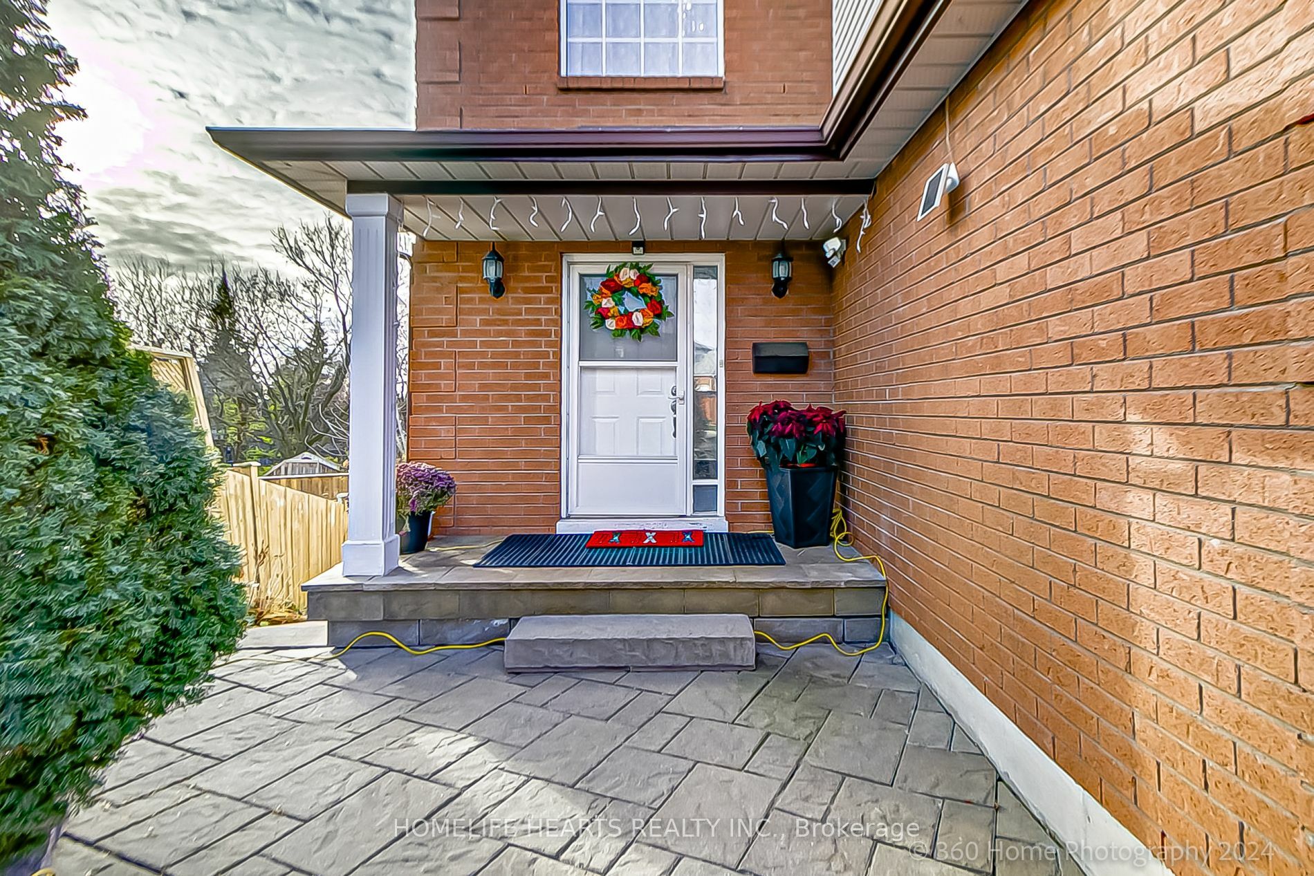 Property Photo:  471 Cobblehill Dr  ON L1K 1Y6 