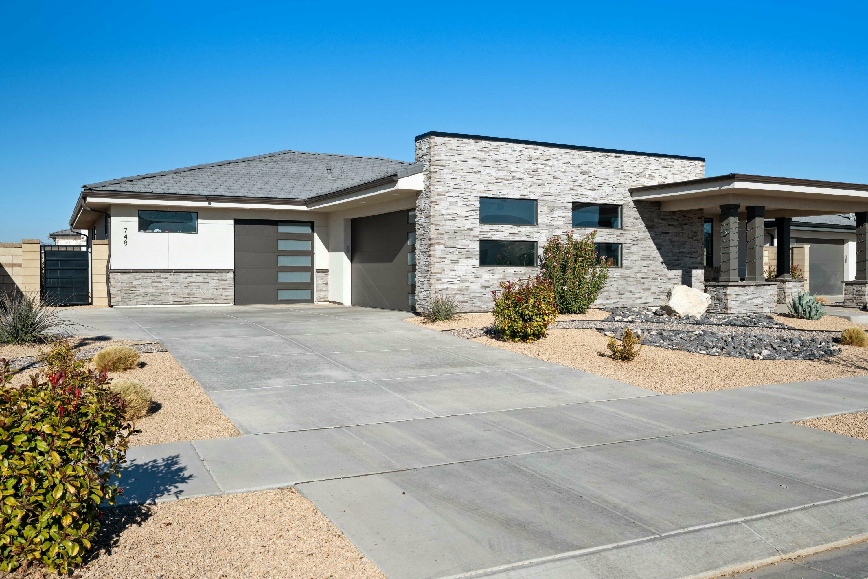 Property Photo: 748 W Rust Bluff Dr UT 84790