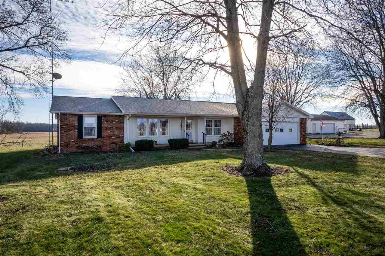 Property Photo:  7115 E County Road 200 S  IN 47362 