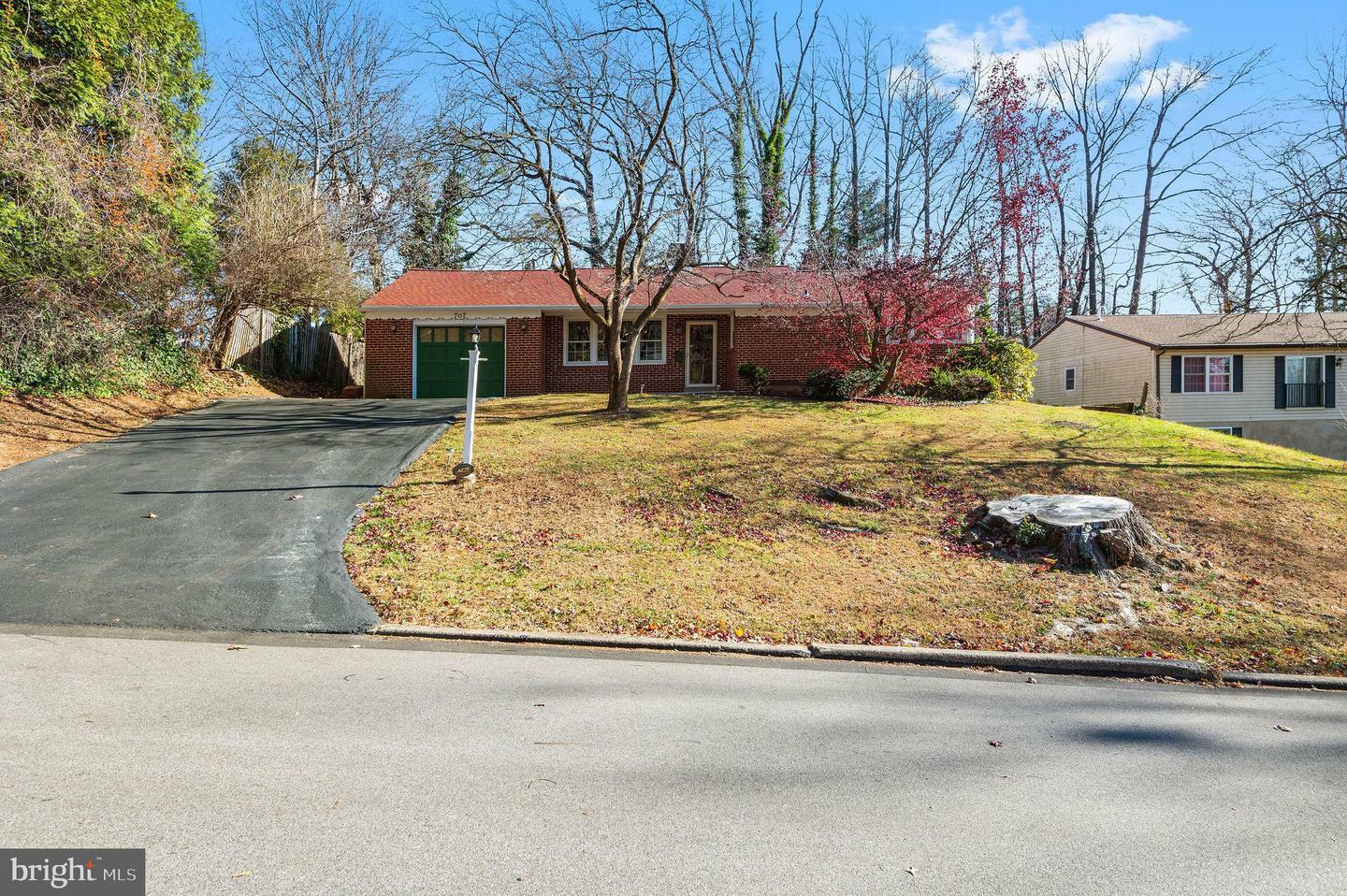 Property Photo:  707 Camberly Road  PA 19038 