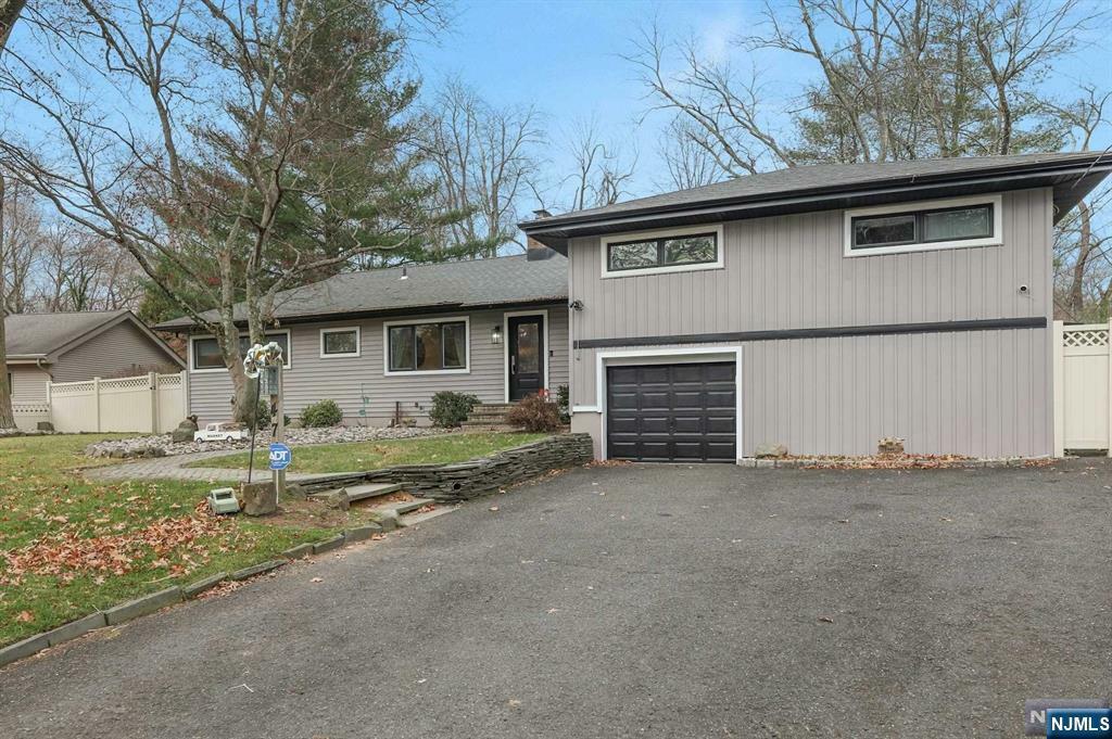 47 Forest Drive  Hillsdale NJ 07642 photo