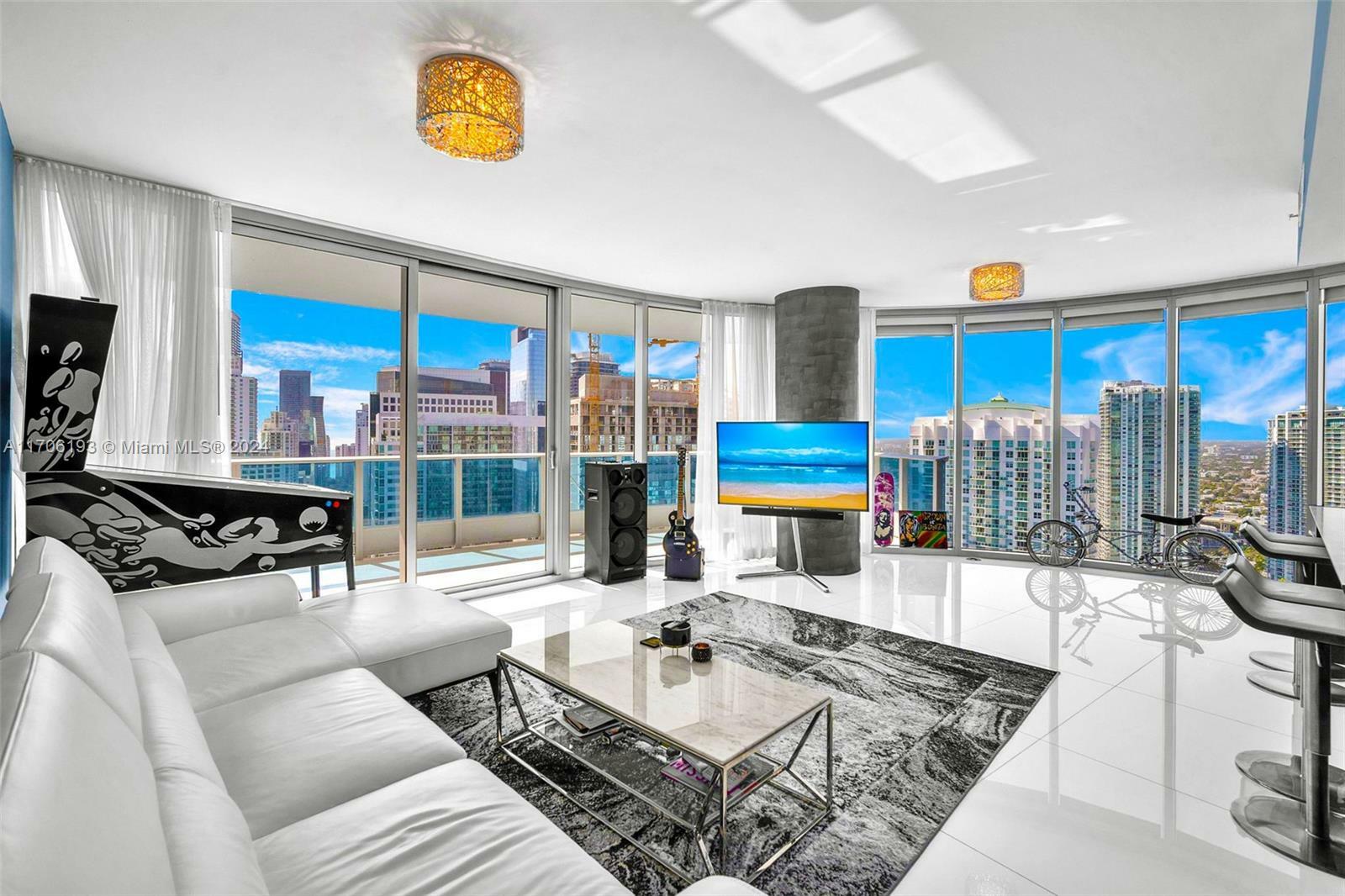 Property Photo:  200 Biscayne Boulevard Way 4202  FL 33131 