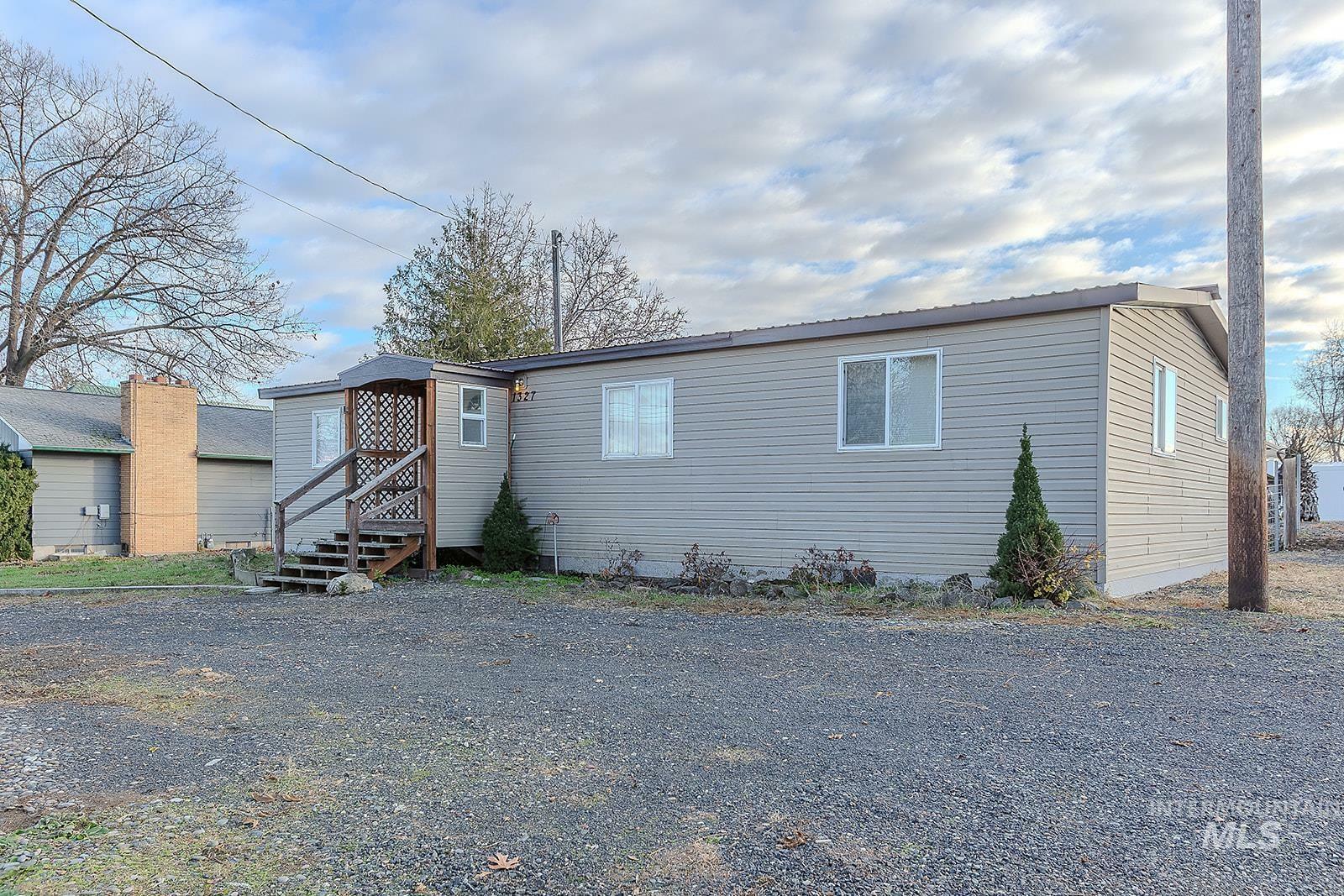 Property Photo:  1327 Highland Ave  WA 99403 