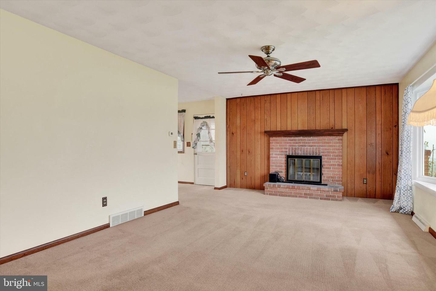 Property Photo:  211 Hillcrest Drive  PA 17070 