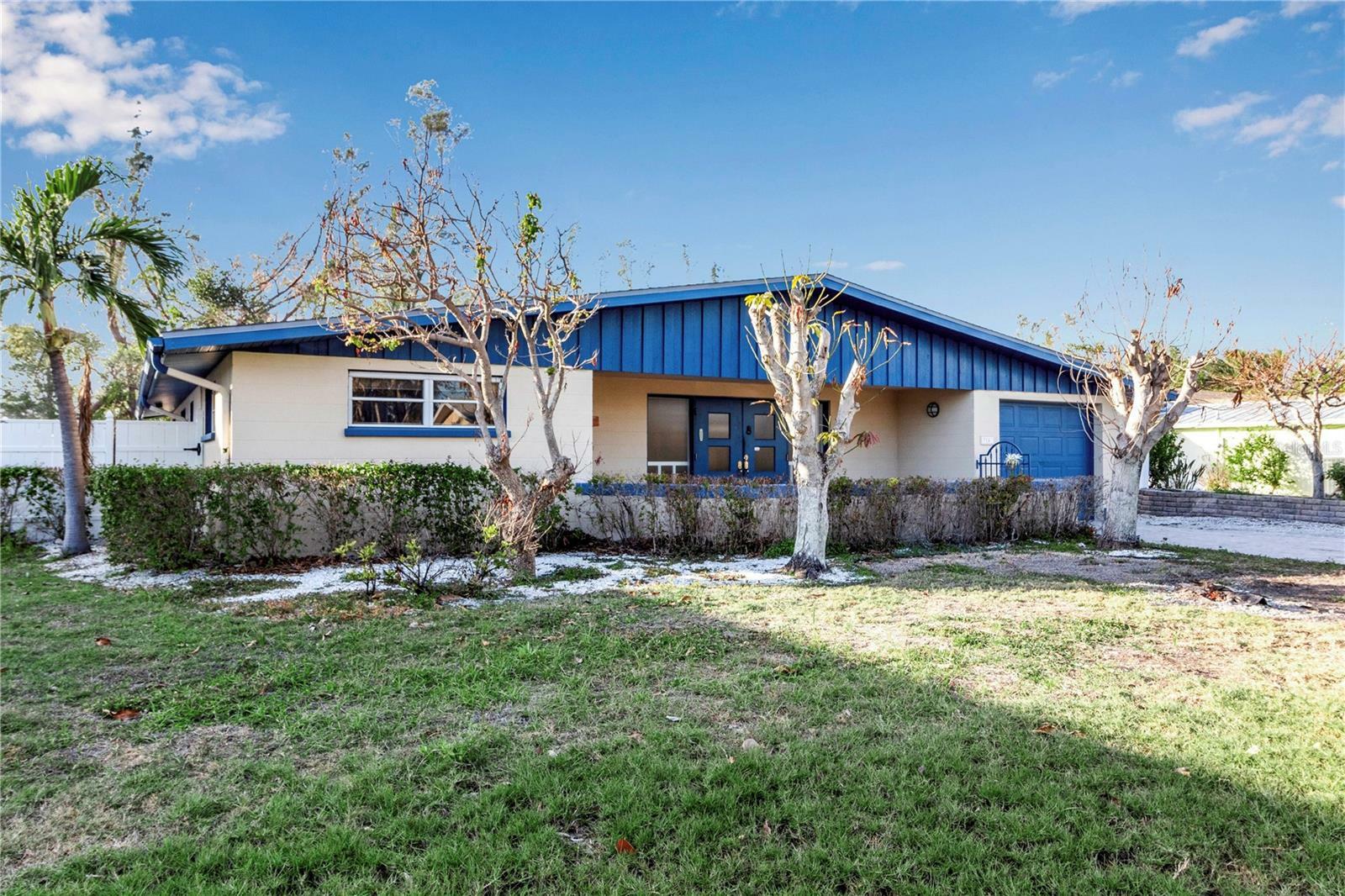 Property Photo:  7157 Longboat Drive N  FL 34228 