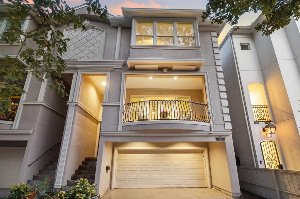 Property Photo:  2303 Elmen Street  TX 77019 
