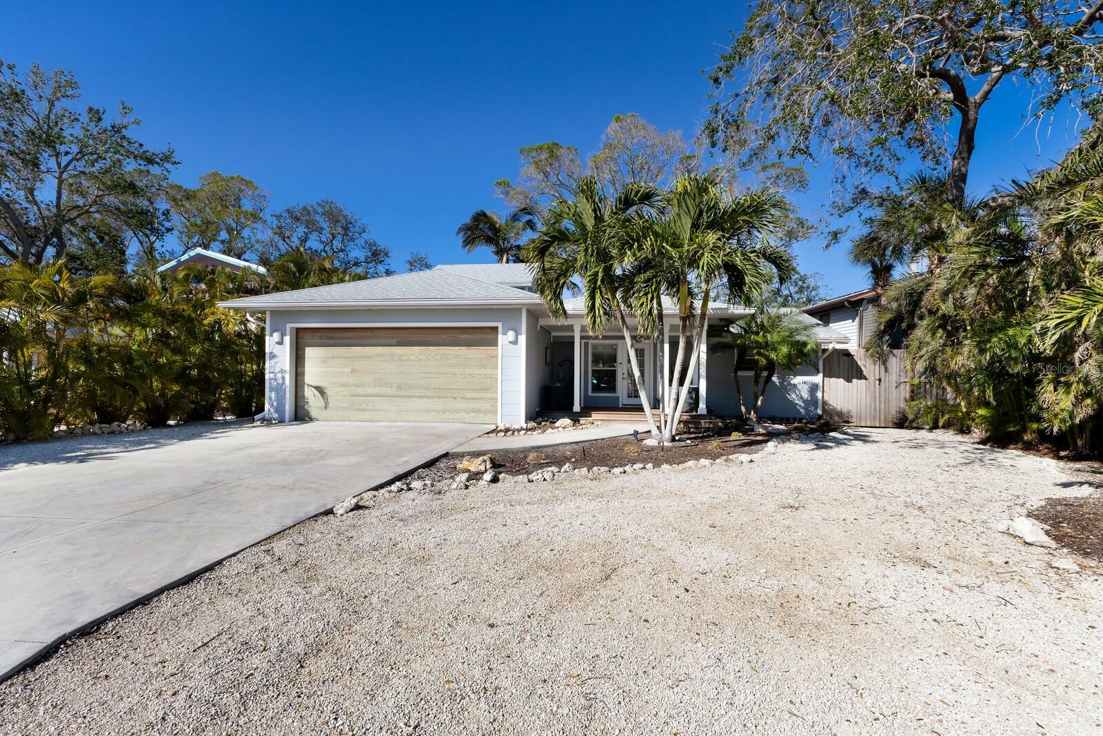 Property Photo: 633 Calle De Peru FL 34242