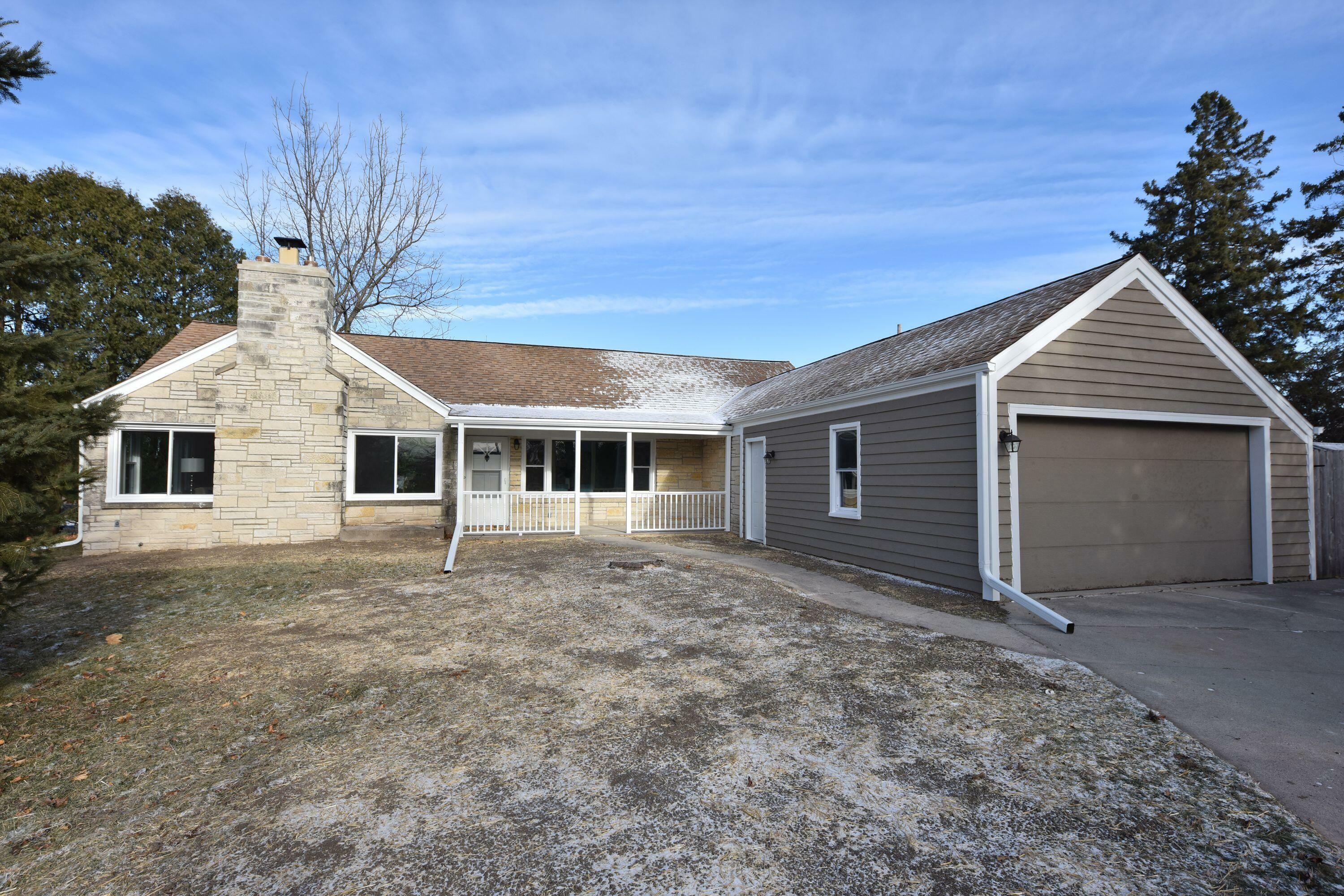 1130 Sunset Ct  Grafton WI 53024 photo