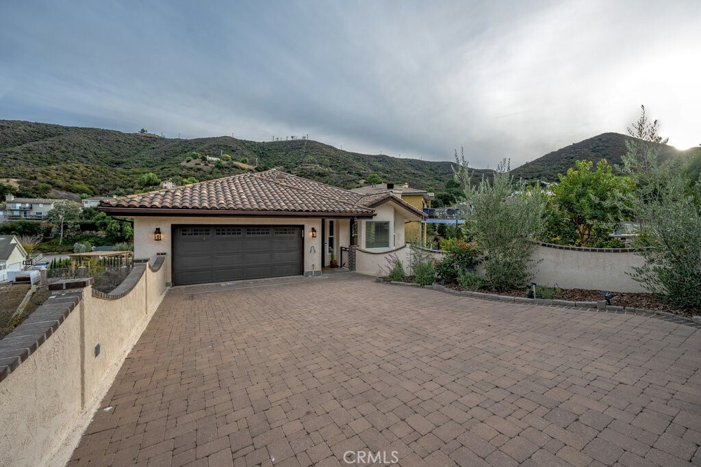 Property Photo:  1124 Kathleen Drive  CA 91320 