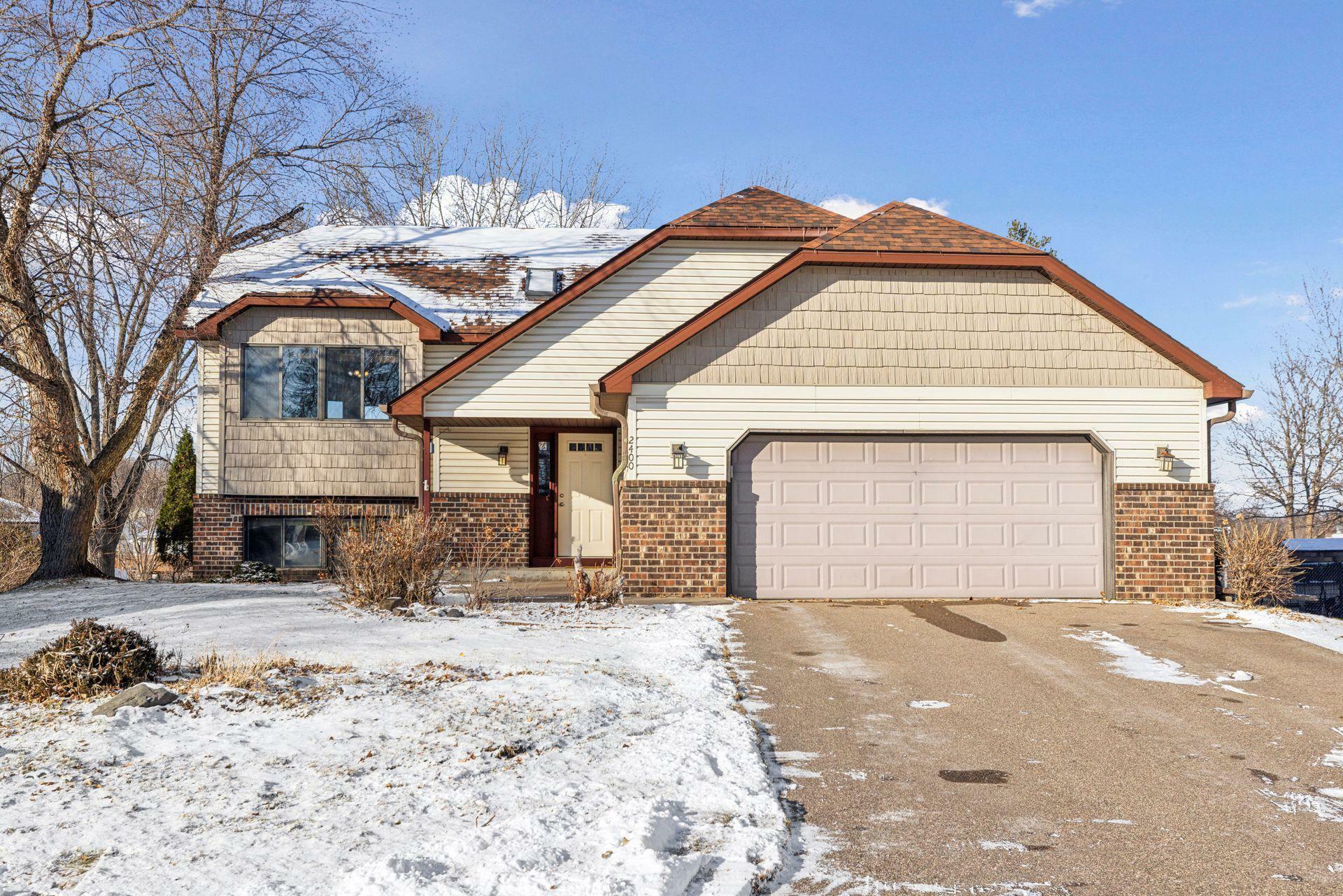 Property Photo:  2400 Helmo Avenue N  MN 55128 