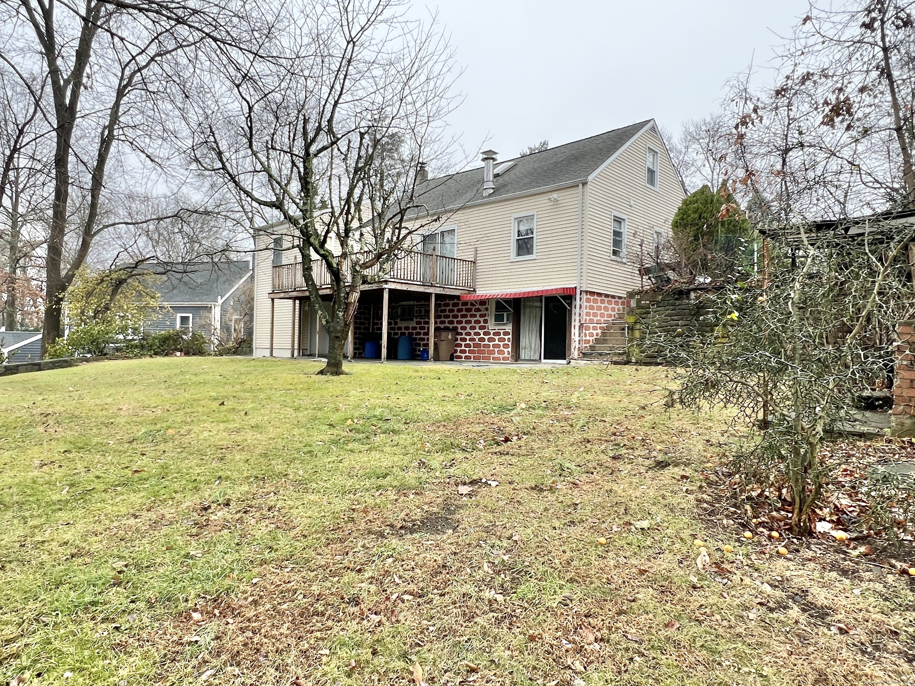 Property Photo:  57 Meadowpark Avenue North  CT 06905 