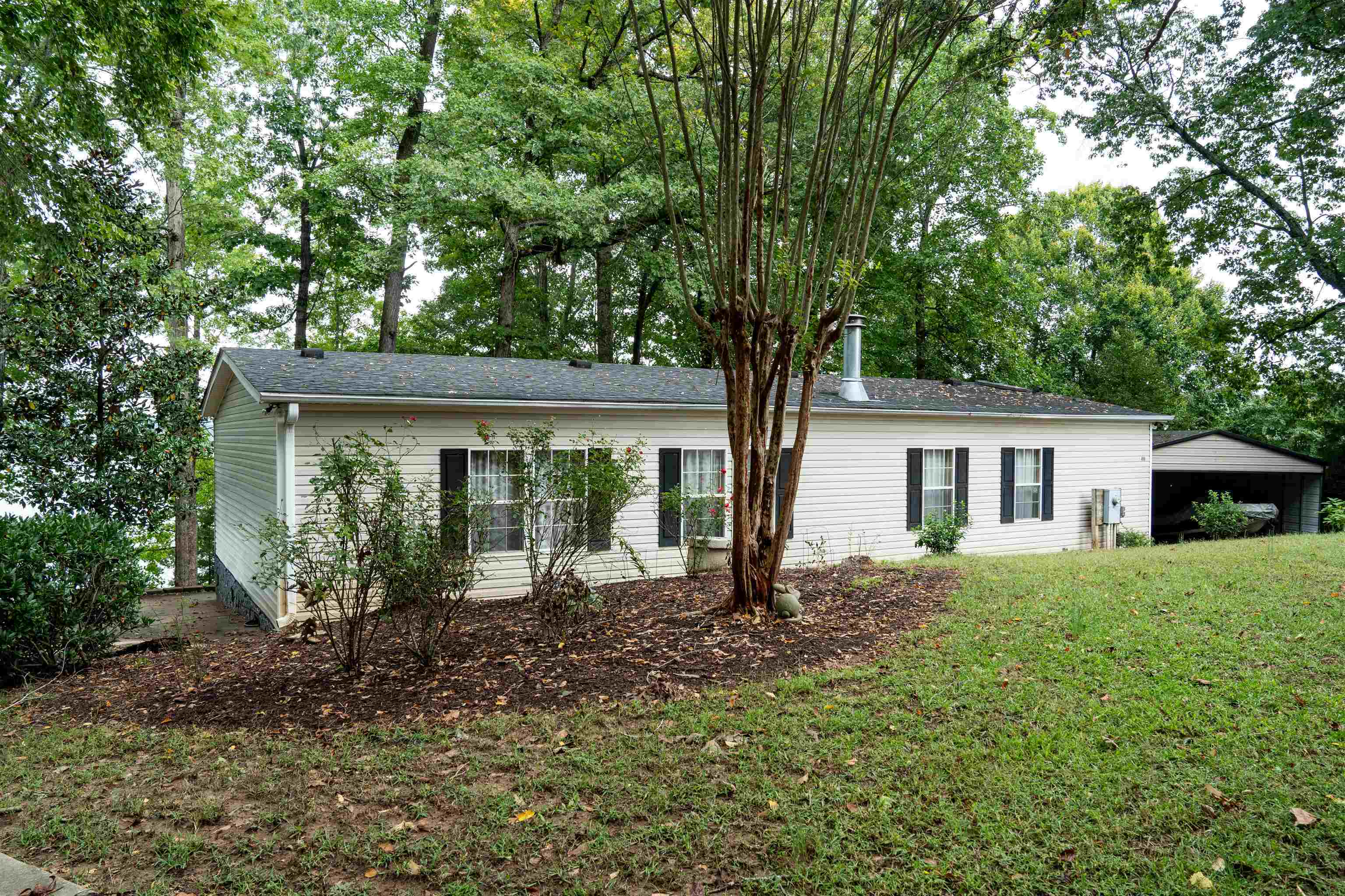 Property Photo:  406 Hillside Drive  SC 29349 