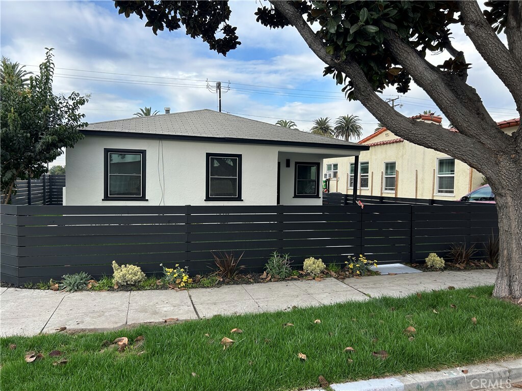 2701 Gale Avenue  Long Beach CA 90810 photo