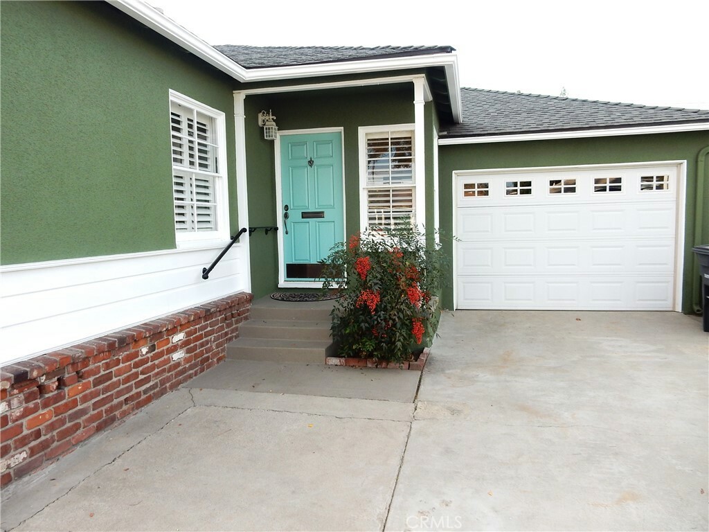 Property Photo:  5427 Lorelei Avenue  CA 90712 