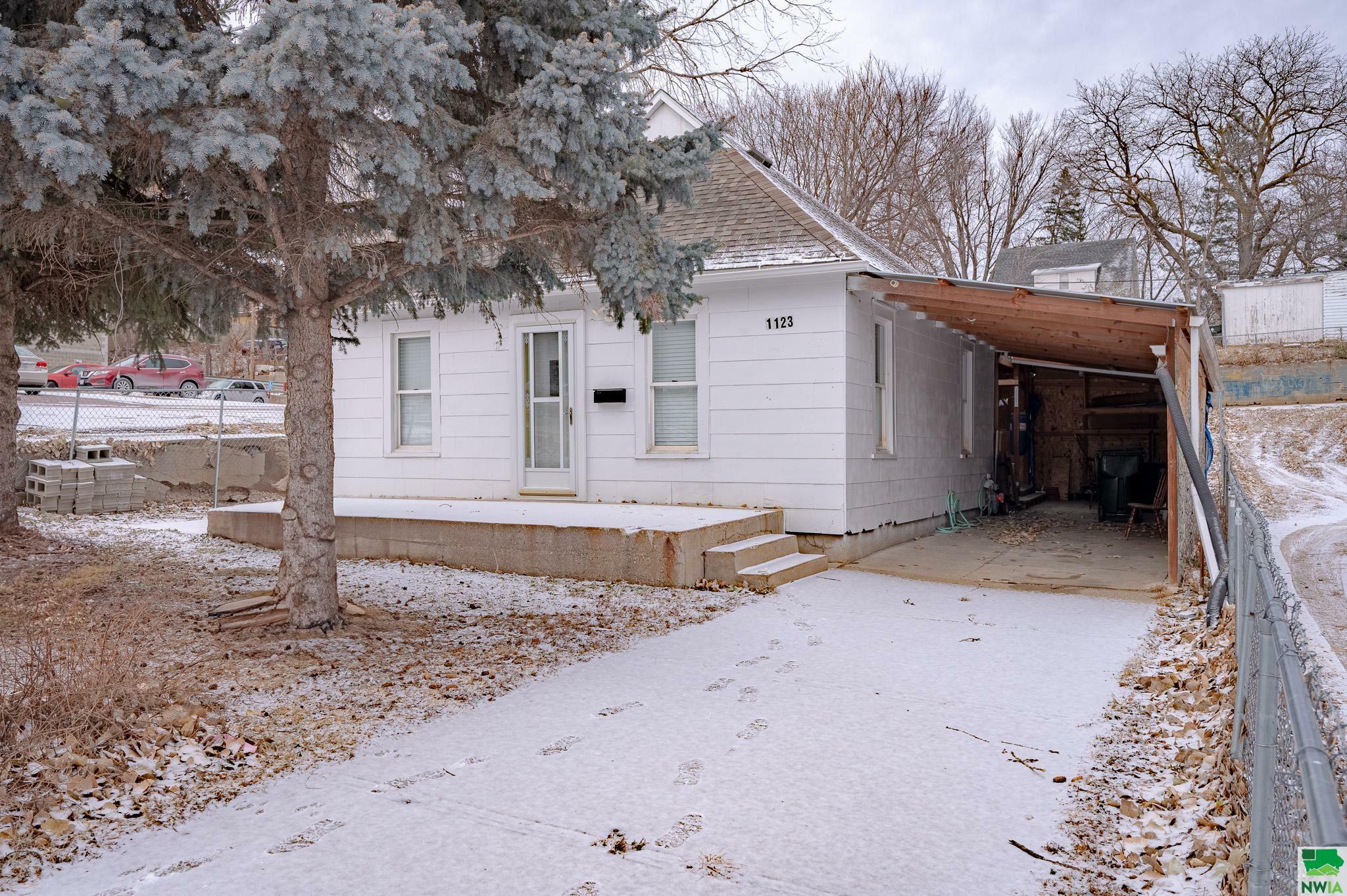 Property Photo:  1123 22nd St.  IA 51104 