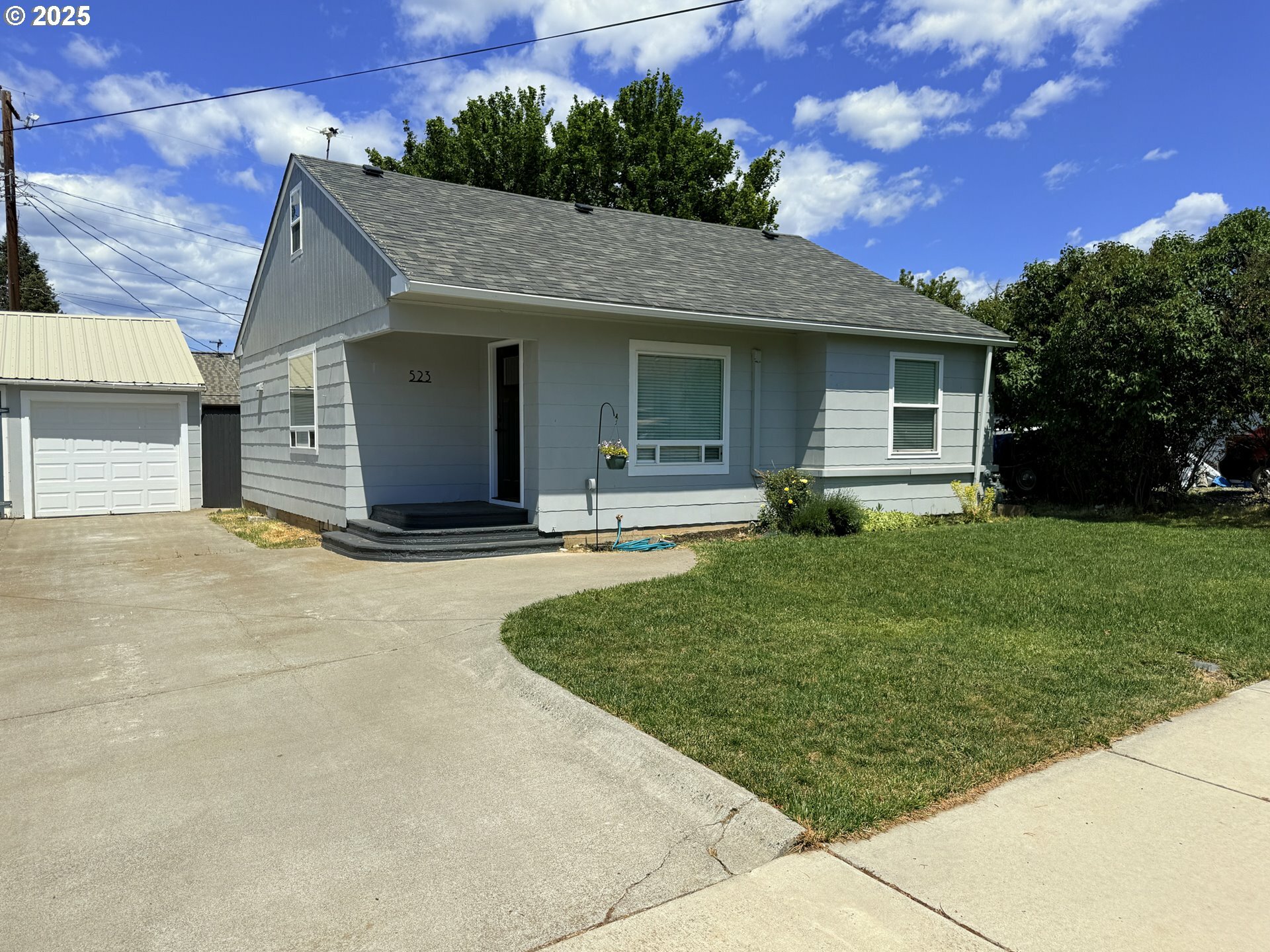 Property Photo: 523 E Burgen St WA 98620